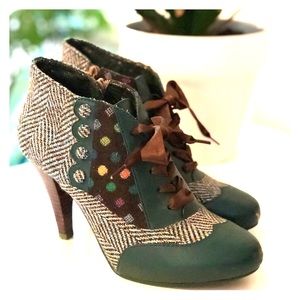 Poetic Licence Button Oxford Heel